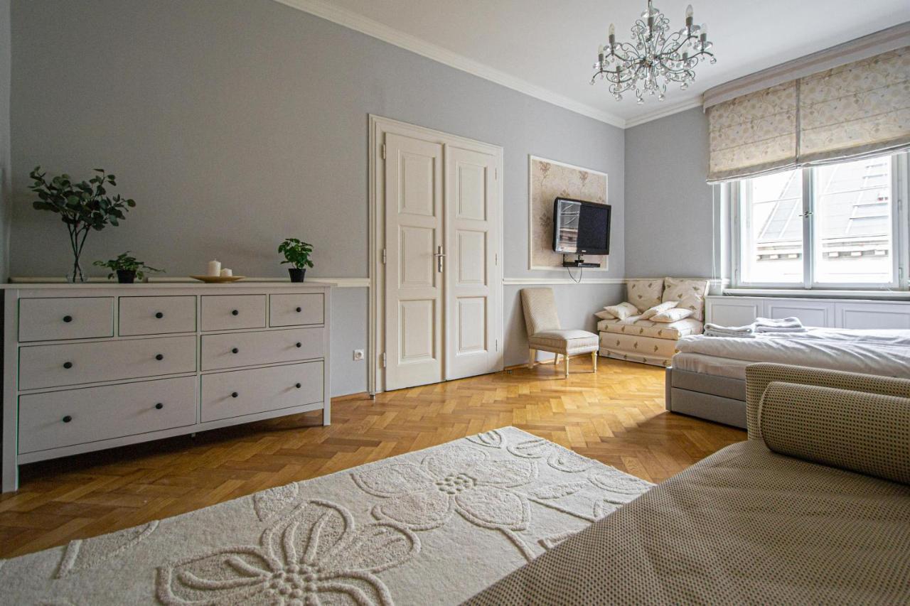Luxury 150m2 On Wencelas Square With Private Garage Lejlighed Prag