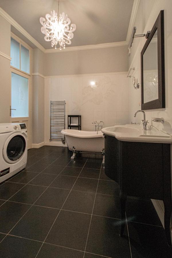 Lejlighed Luxury 150m2 On Wencelas Square With Private Garage Prag